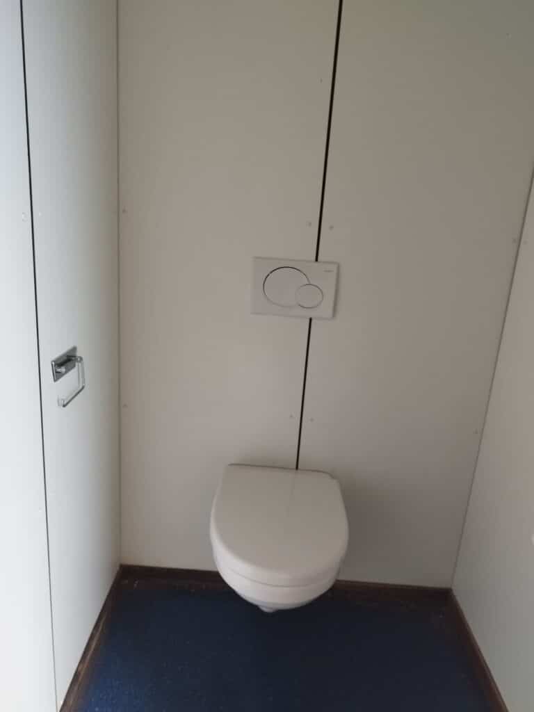 Contenedor Modular Oficina de 20 Pies – 2 Ventanas + WC